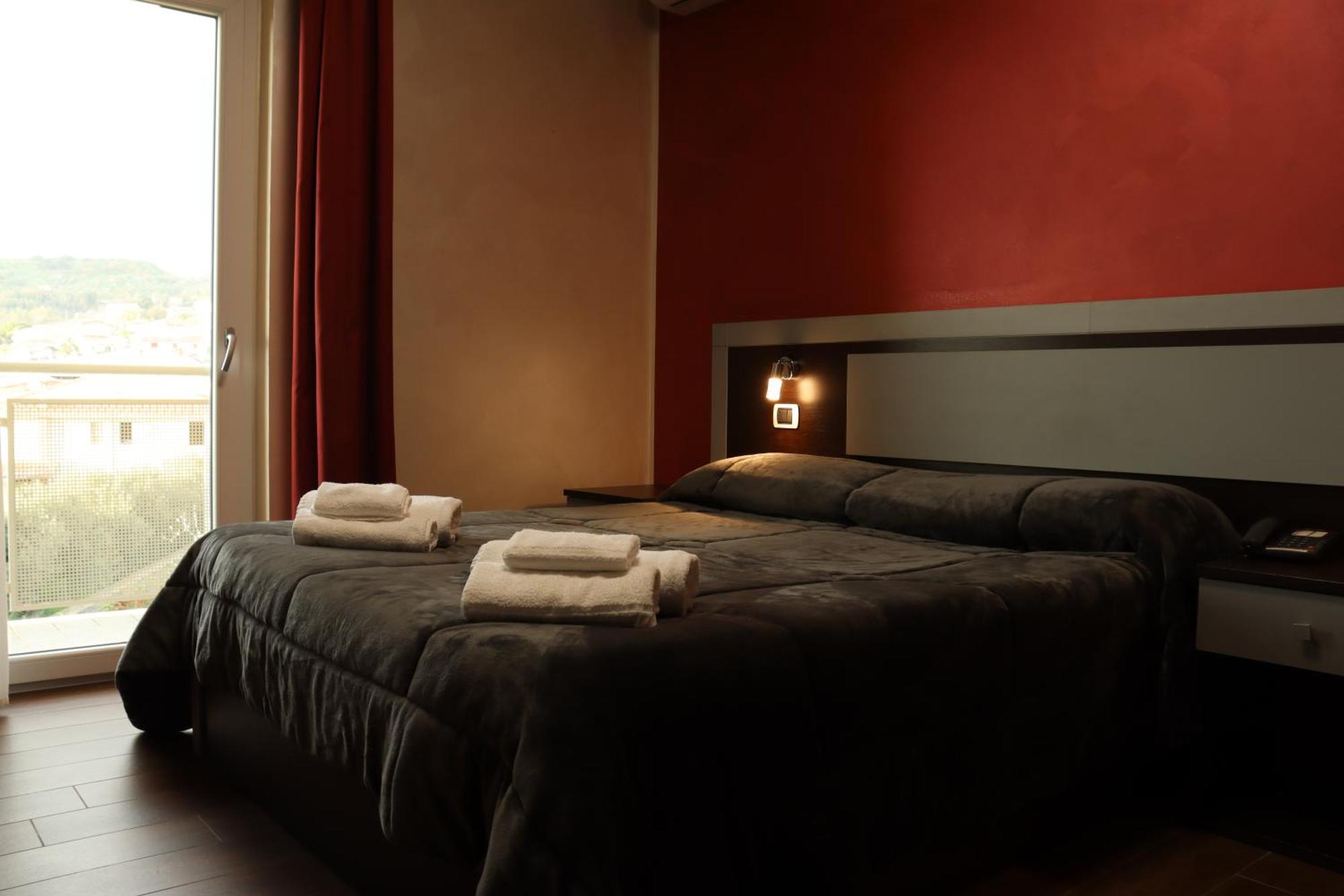 Hotel Paradiso Falerna Buitenkant foto