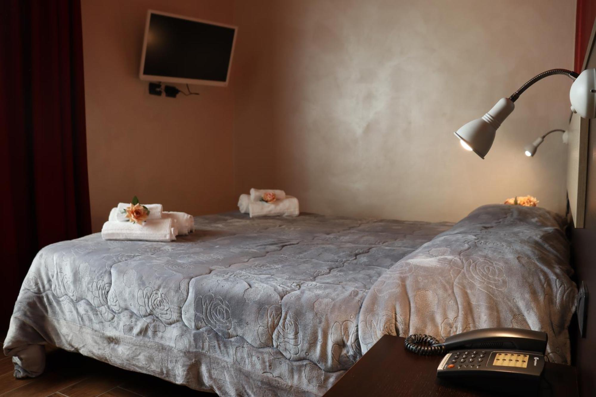 Hotel Paradiso Falerna Buitenkant foto