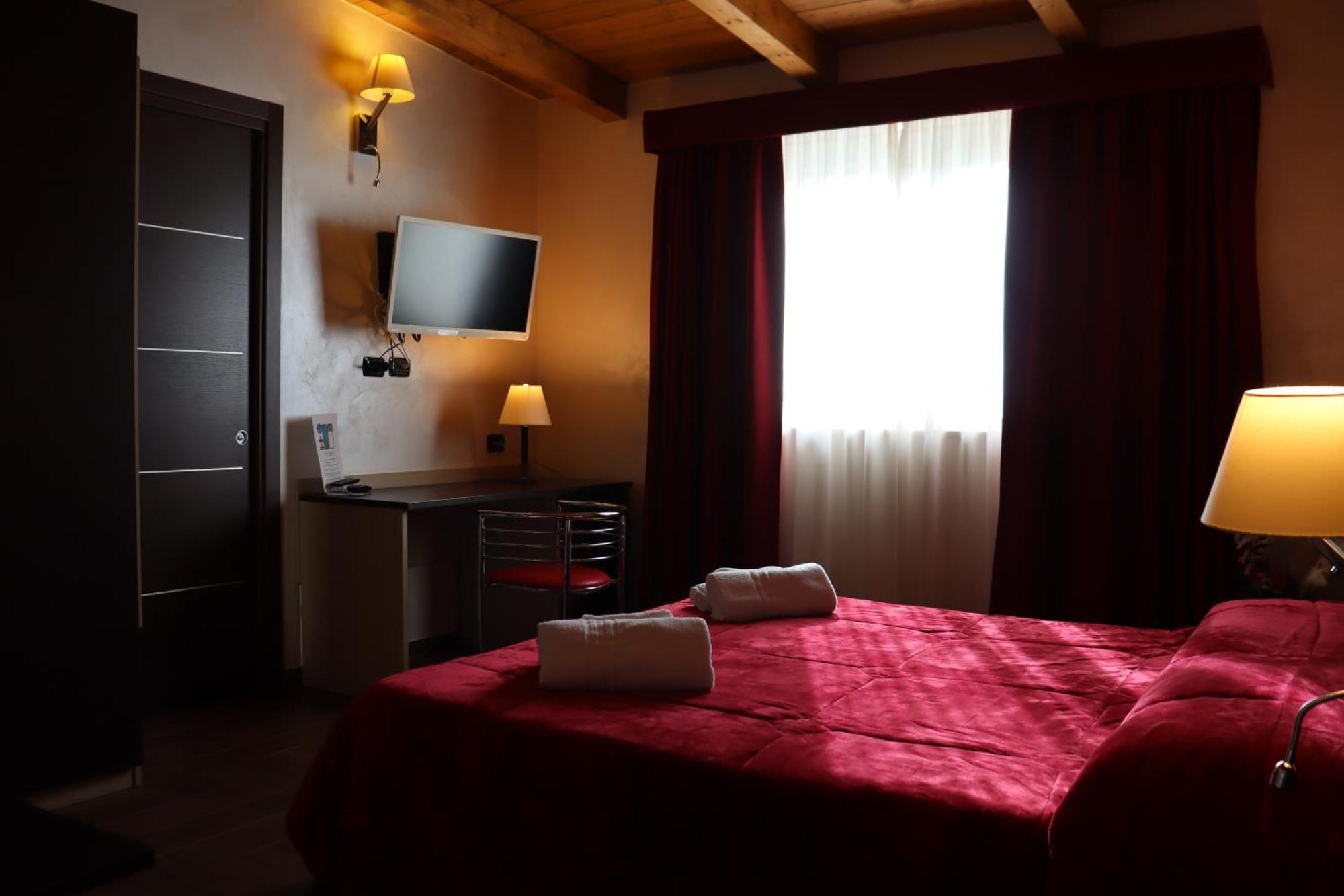 Hotel Paradiso Falerna Buitenkant foto