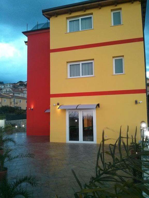 Hotel Paradiso Falerna Buitenkant foto